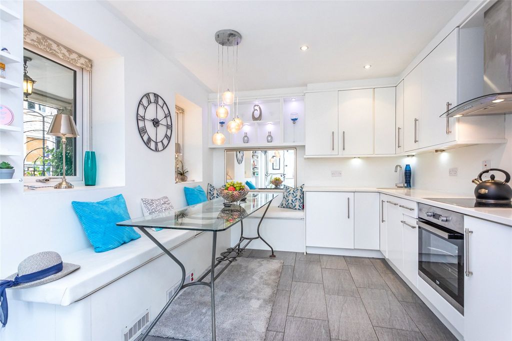 Property photo 2 of 19 Kitchen