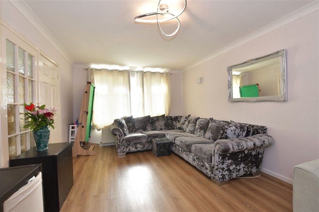 Property photo 2 of 20 Lounge