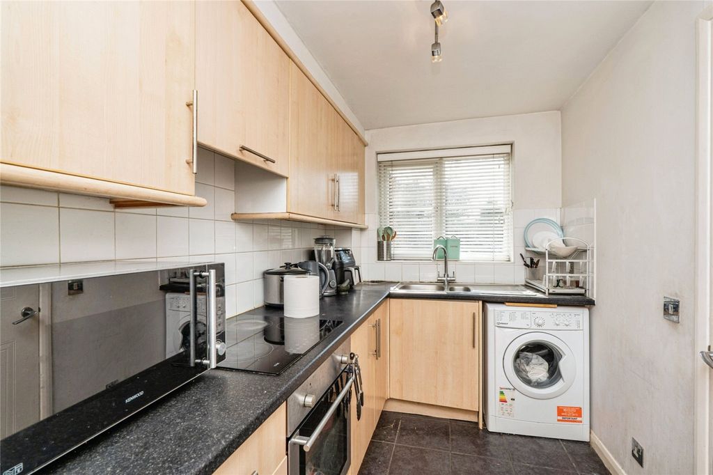 Property photo 3 of 16 Picture No. 12