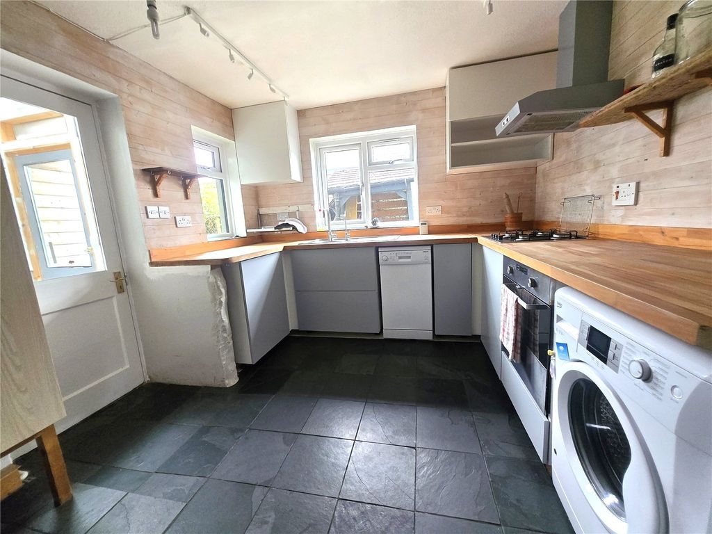 Property photo 3 of 16 Picture No. 11
