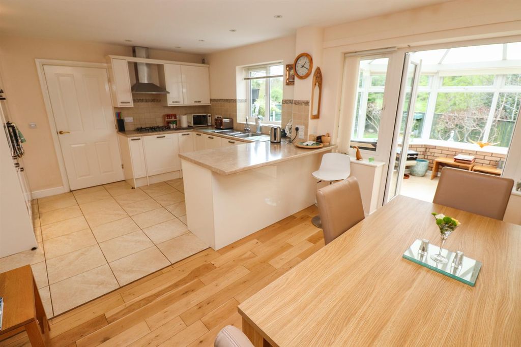 Property photo 3 of 24 Kitchen/Dining Room
