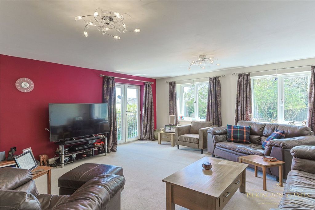 Property photo 2 of 24 4272131