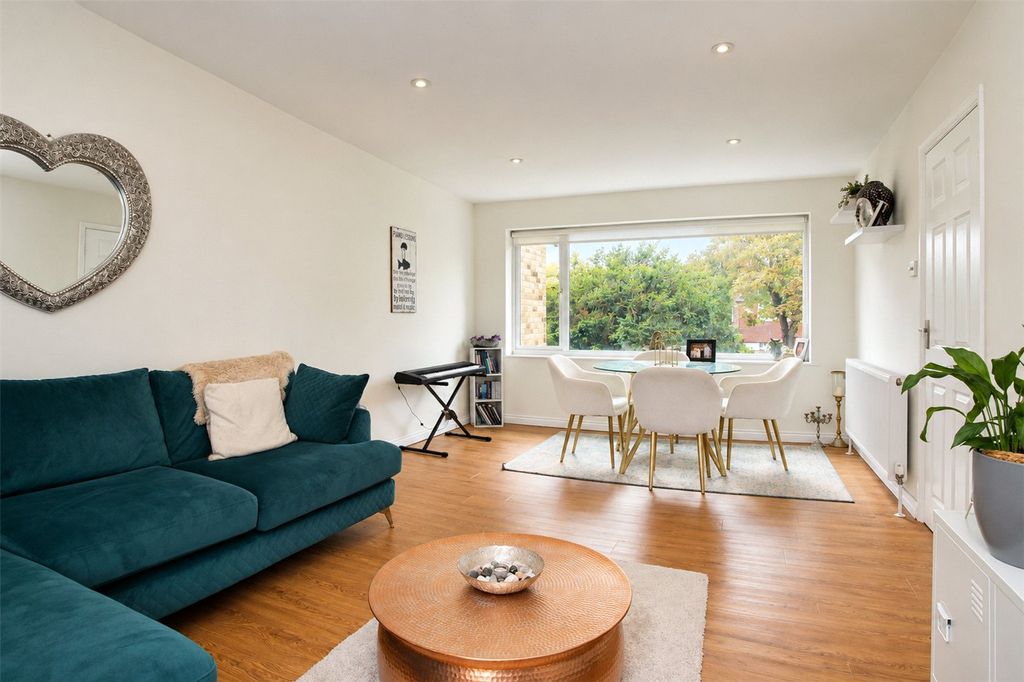 Property photo 2 of 16 Picture No. 28