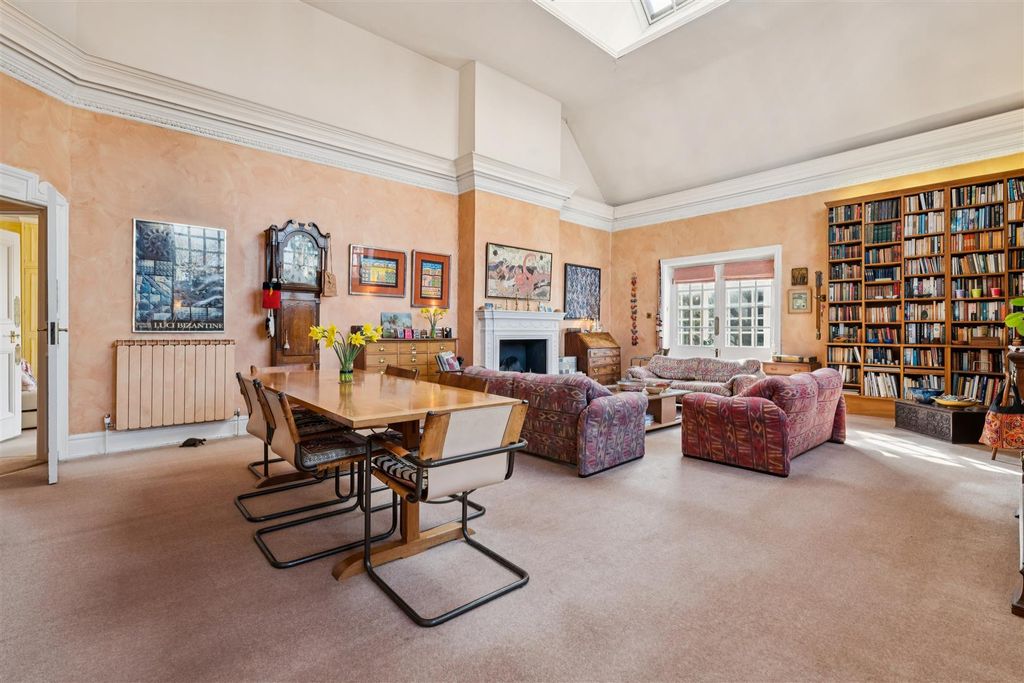 Property photo 2 of 13 For Sale - Kara Lodge, W4