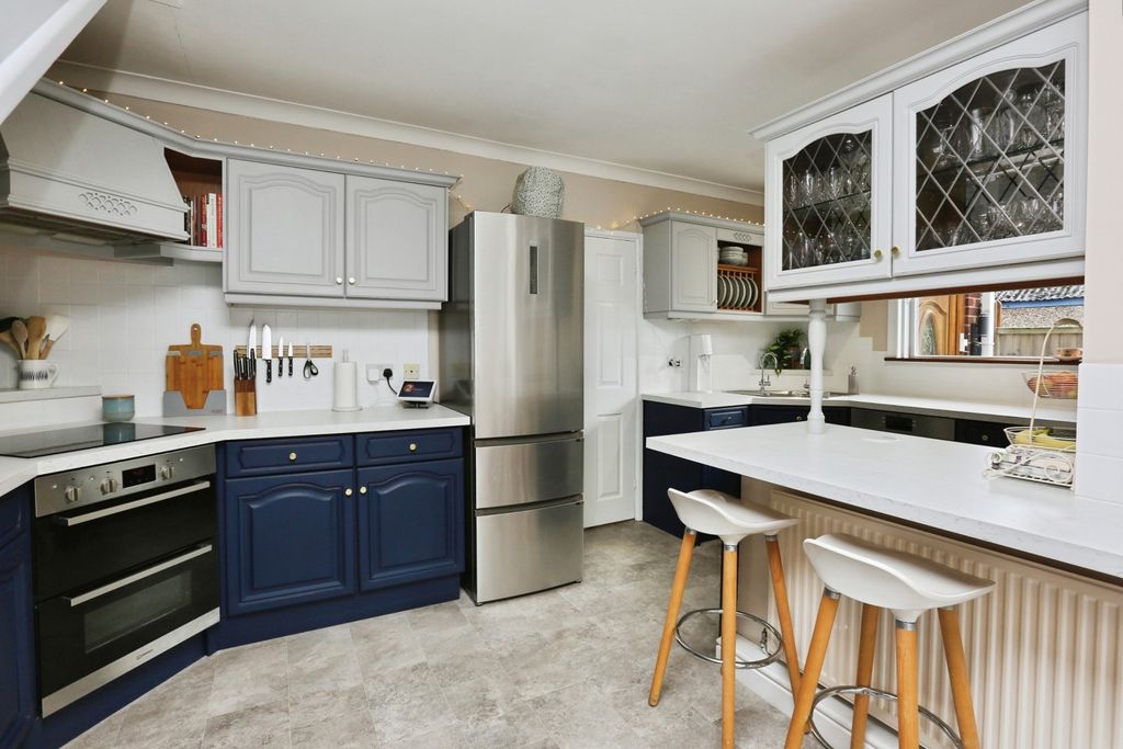 Property photo 3 of 17 Photo