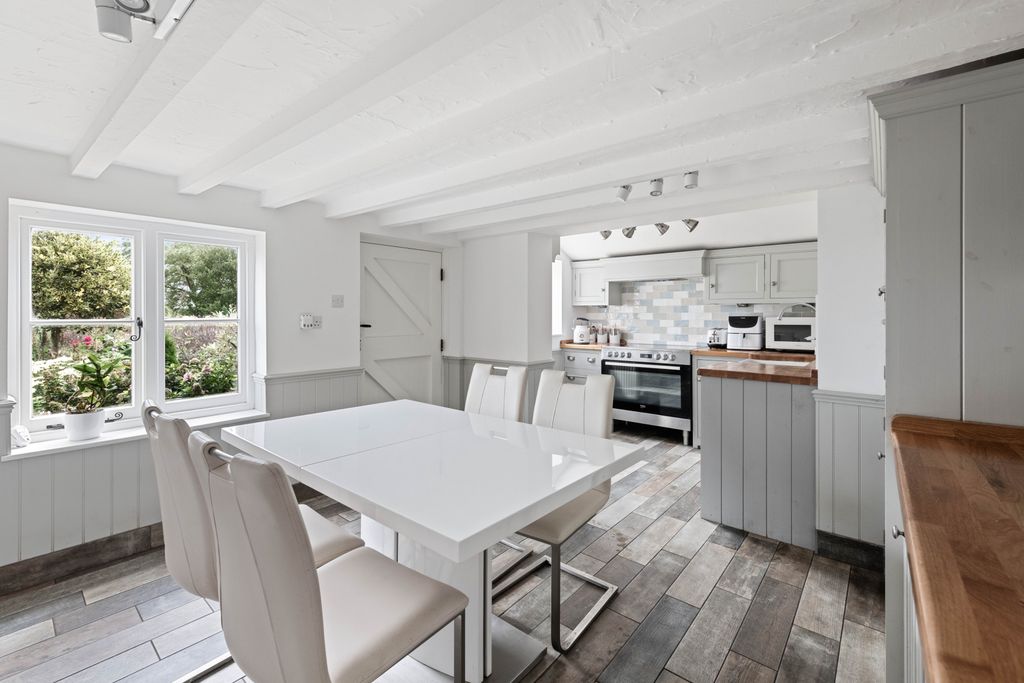 Property photo 2 of 36