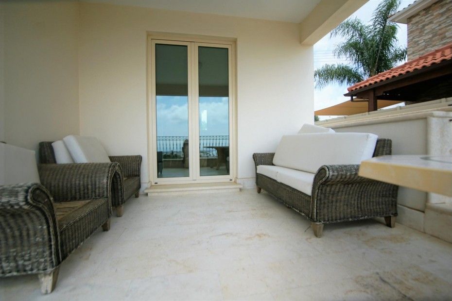 Property photo 3 of 40