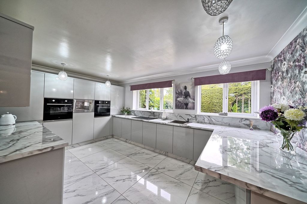 Property photo 3 of 29 Photo 15