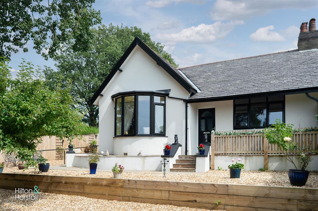 Property photo 1 of 19 Holme Lea