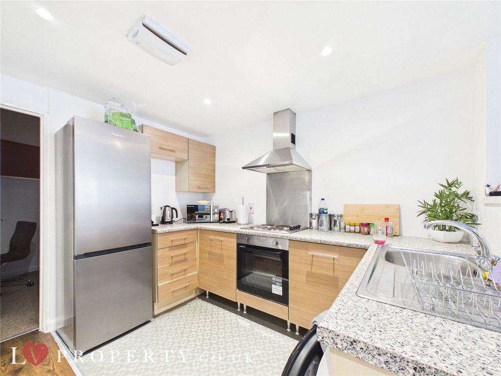 Property photo 3 of 8 Picture No. 06