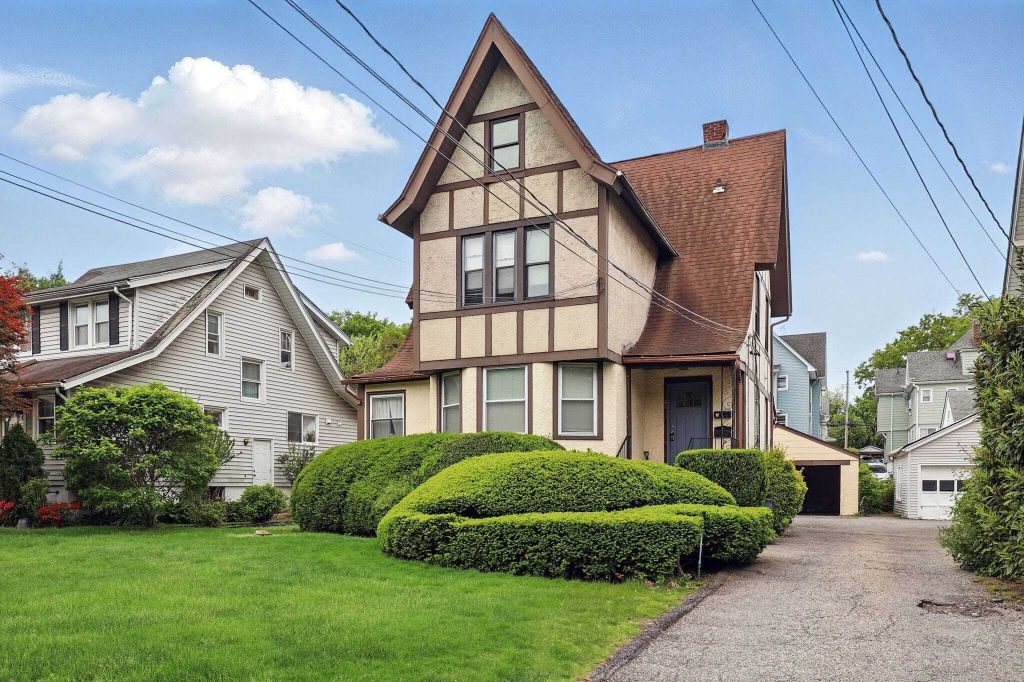 Property photo 1 of 31
