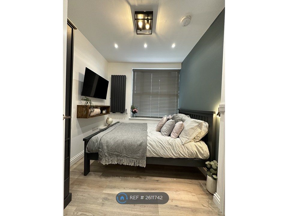Property photo 1 of 12 Room 1