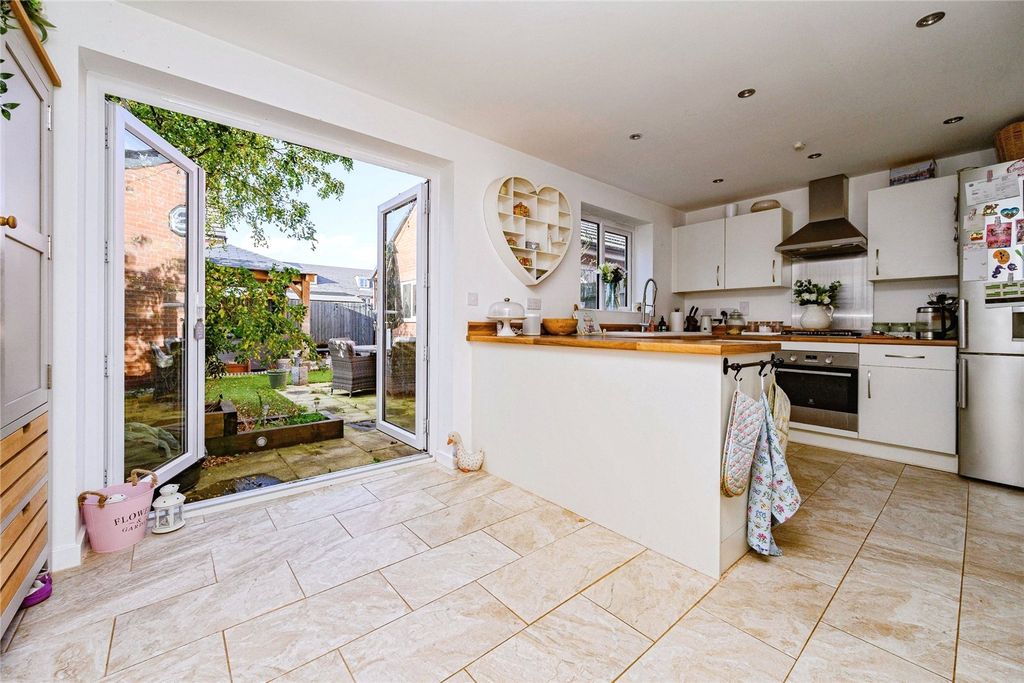 Property photo 3 of 16 Kitchen/Dining Area