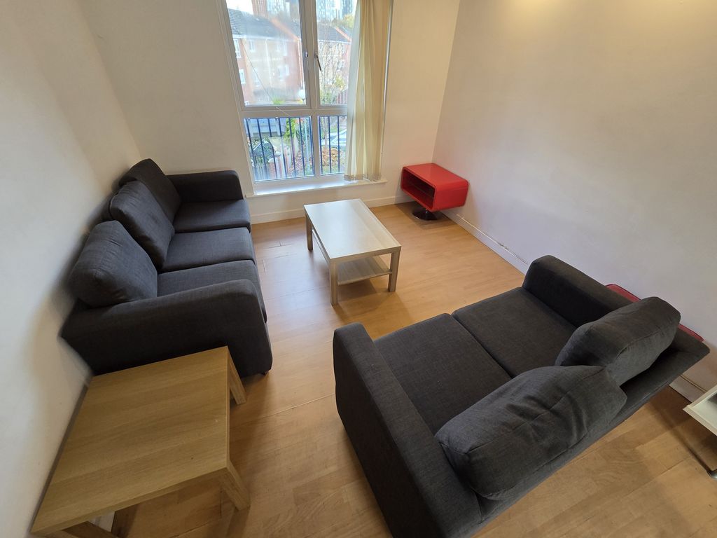 Property photo 3 of 16 Lounge 3