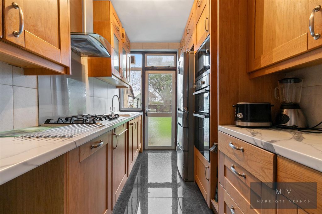 Property photo 3 of 12 Lindfield Road 20 MV-4.Jpg