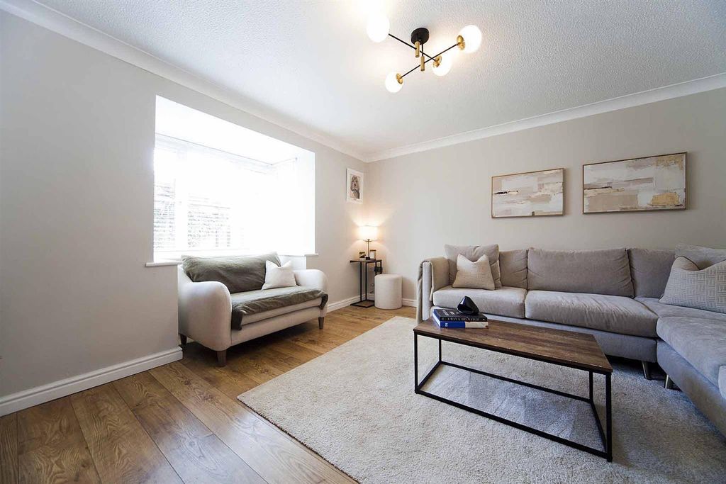 Property photo 3 of 28