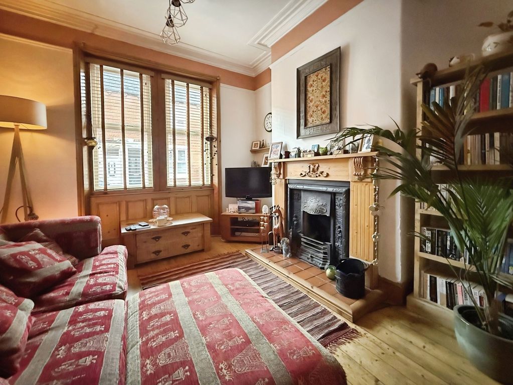 Property photo 2 of 18 Living Room