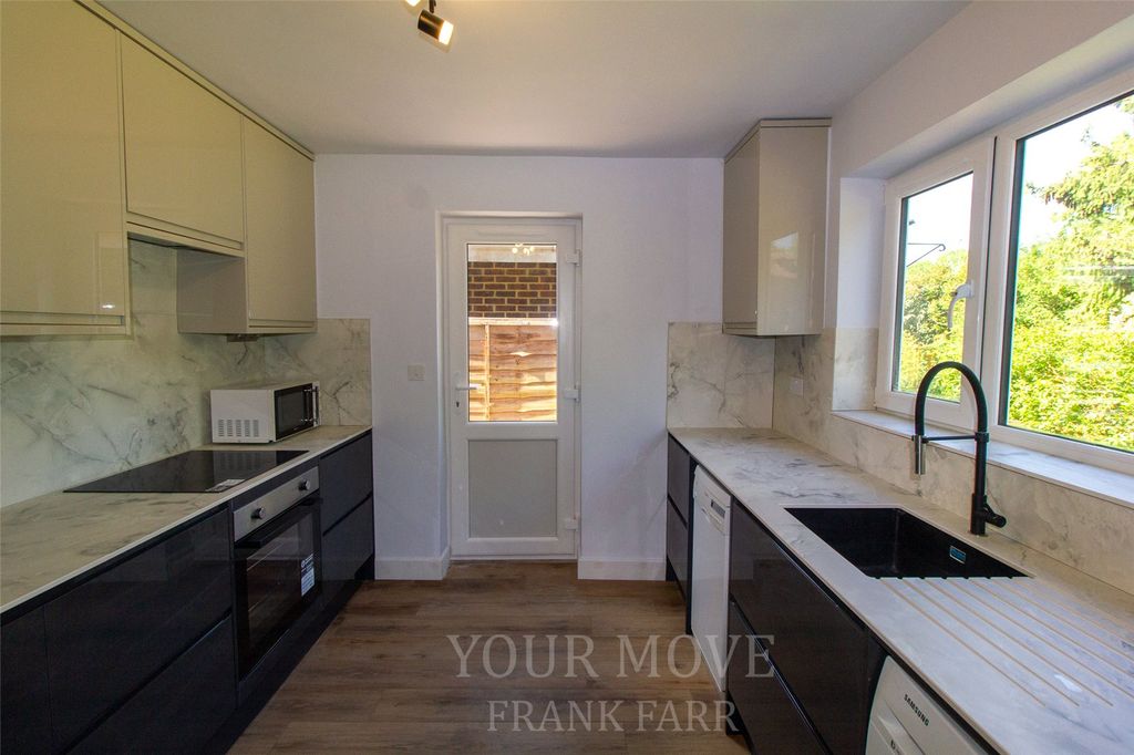 Property photo 2 of 9 Kitchen
