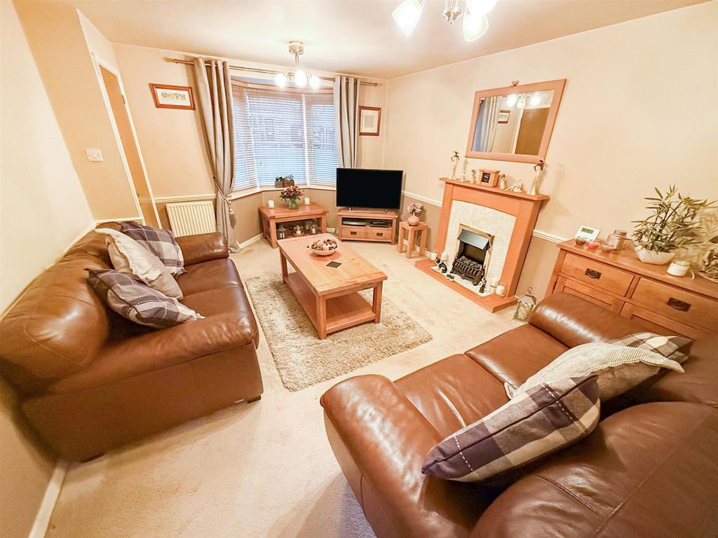 Property photo 2 of 12 Lounge