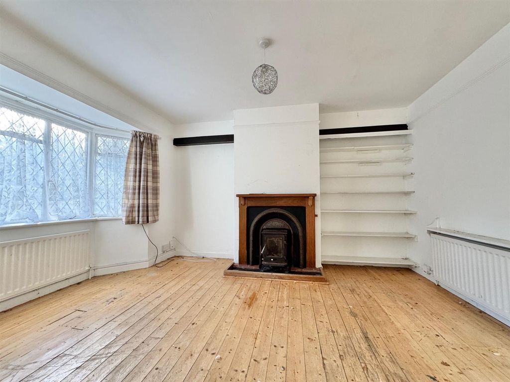 Property photo 2 of 20 Lounge.Jpg