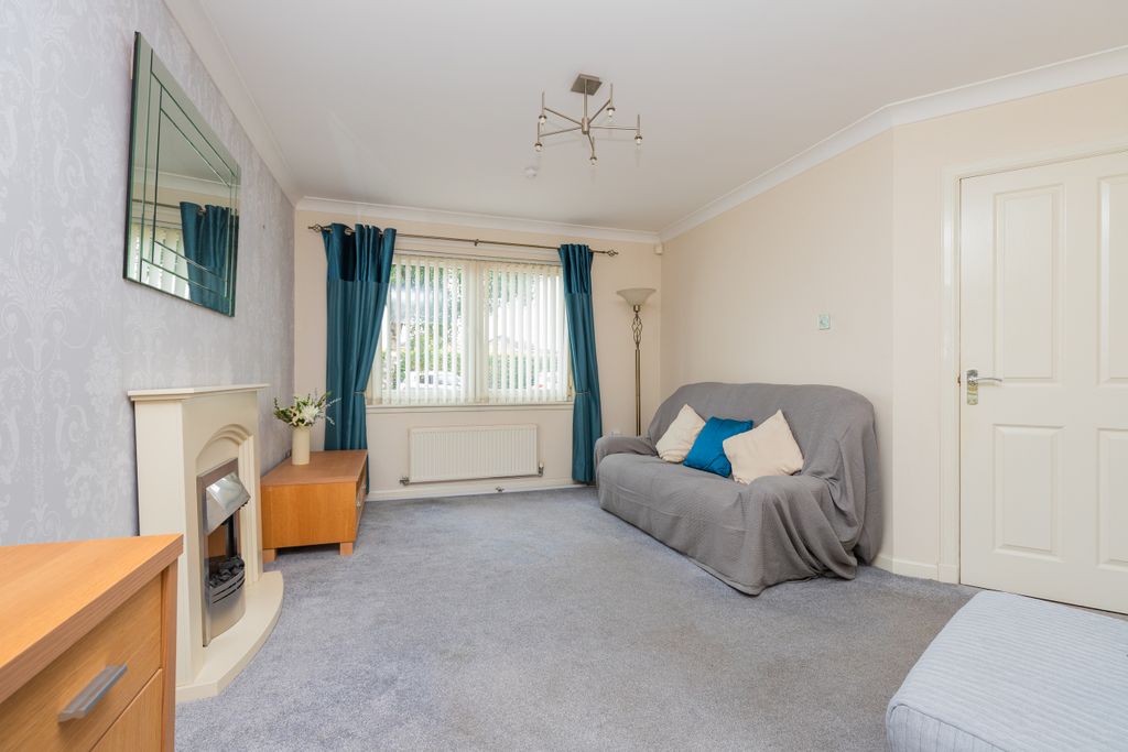Property photo 2 of 27 31 Craigmuir Pl G52-1