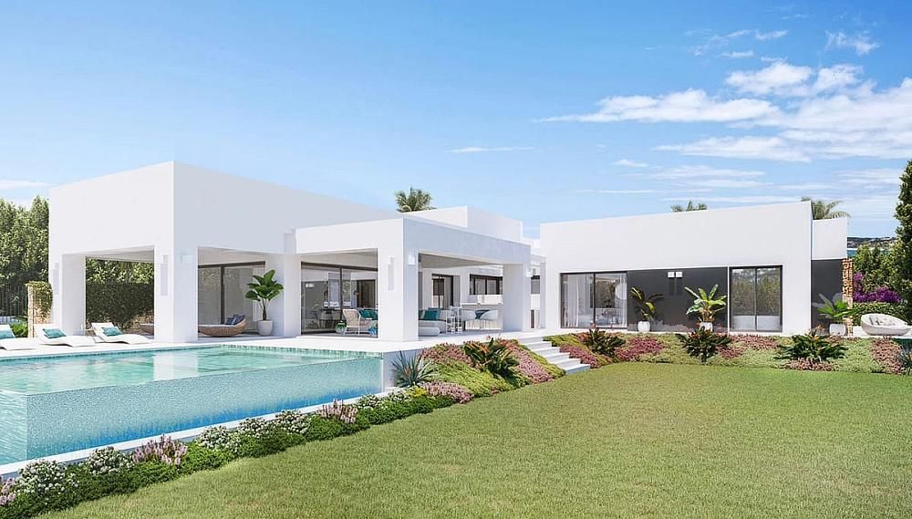 Property photo 1 of 9 Elegant 4-Bedroom Villa For Sale In Estepona