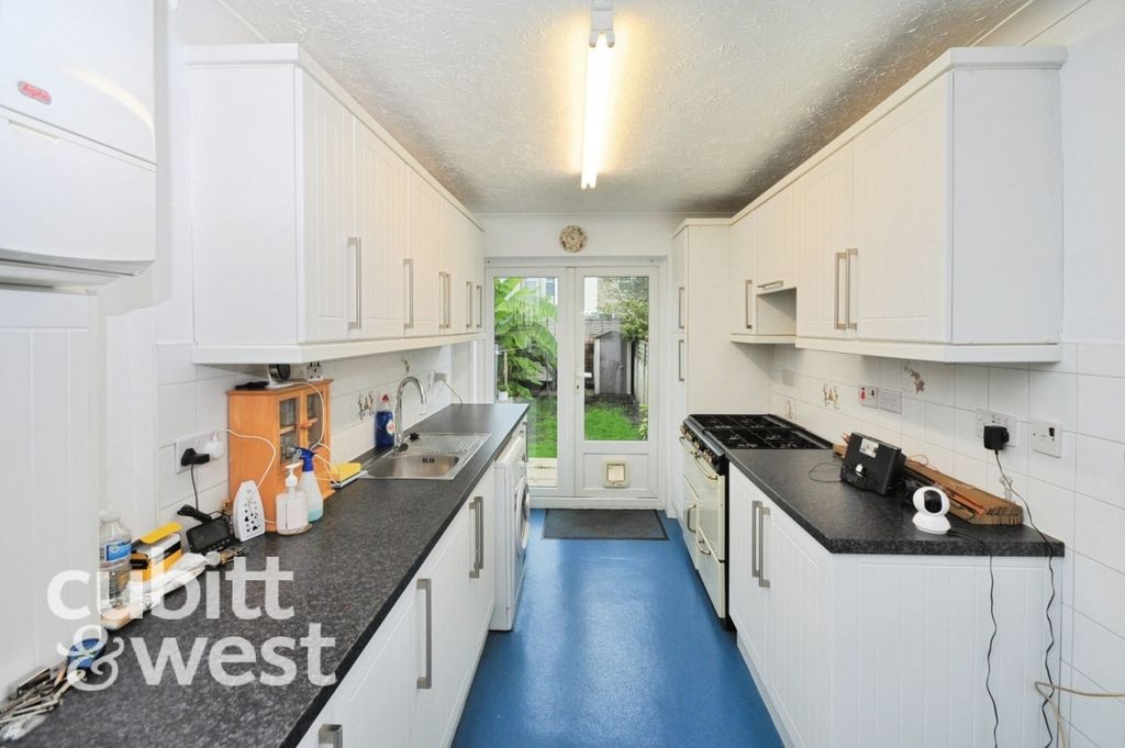Property photo 2 of 10