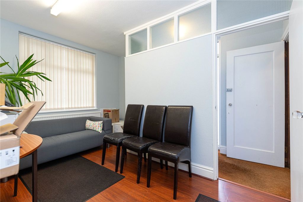 Property photo 3 of 13 Entrance Room