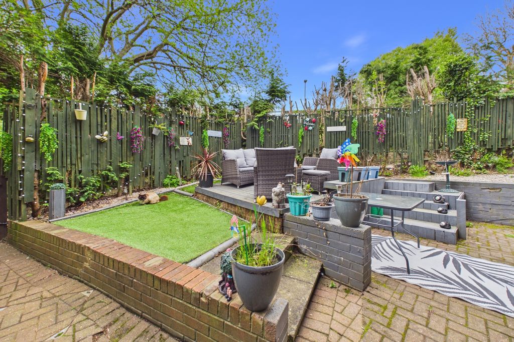 Property photo 3 of 22 Garden