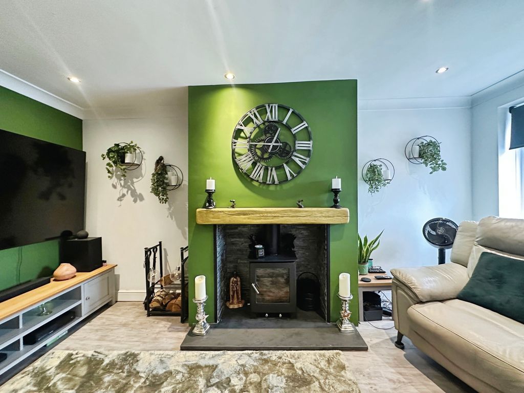 Property photo 1 of 13 Lounge
