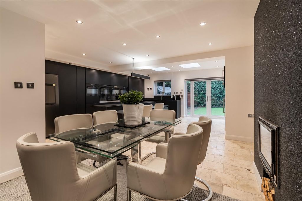 Property photo 3 of 34 8526847-Interior29.Jpg