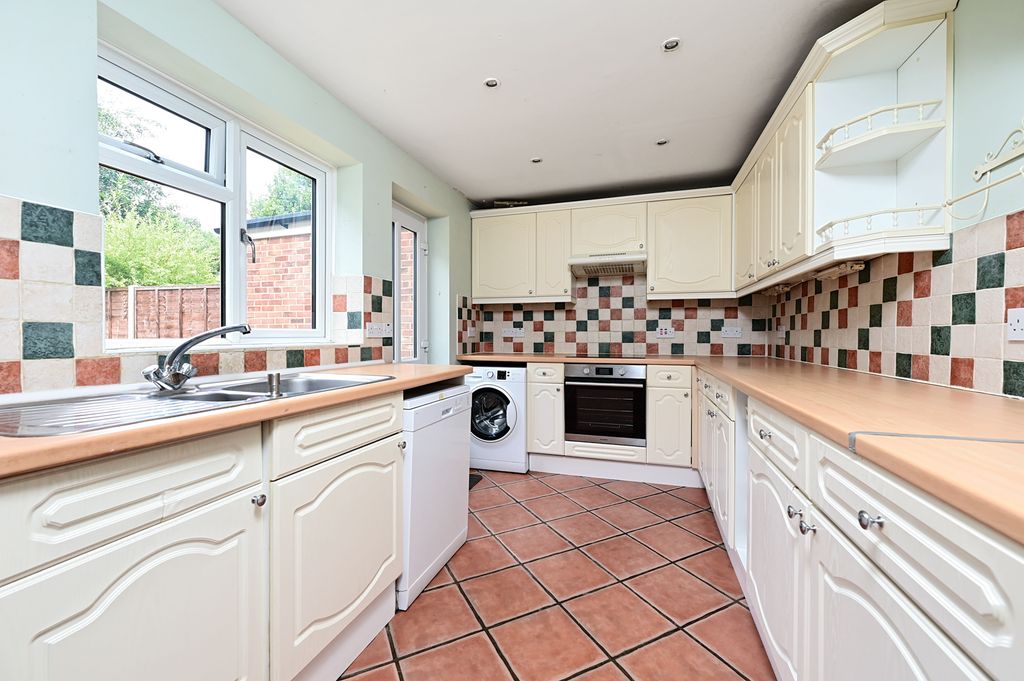Property photo 3 of 16 9 Winchester Way (1)