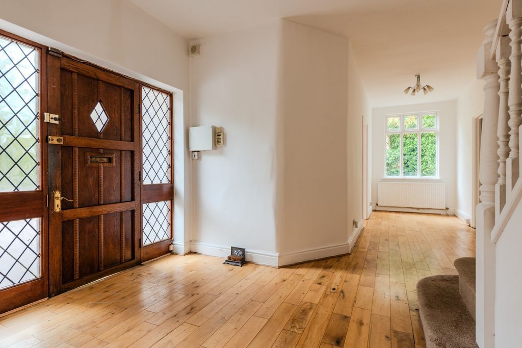 Property photo 3 of 17 Hallway