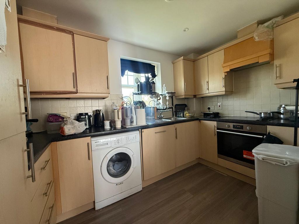 Property photo 3 of 6 Kitchen