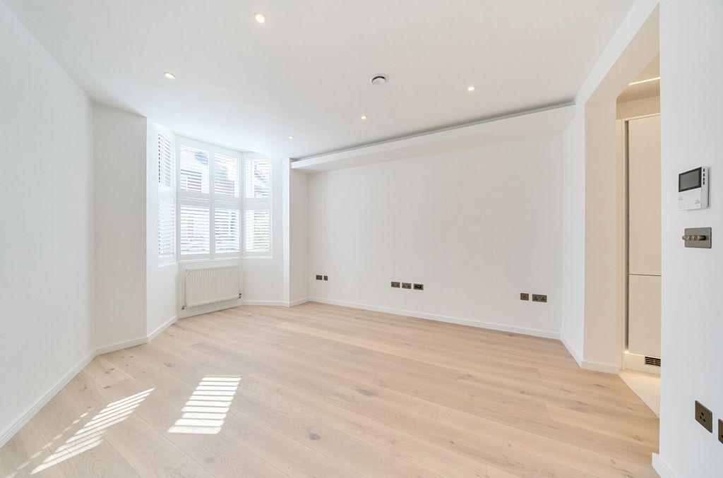 Property photo 3 of 19 1448020-3-69E74Fa...