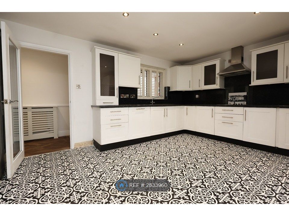 Property photo 2 of 35