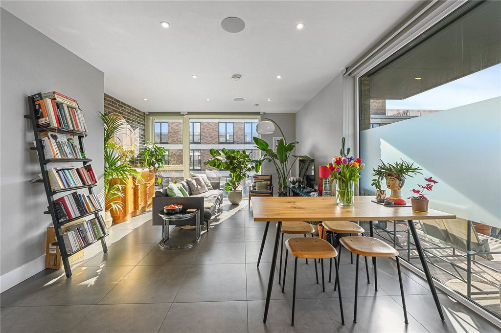 Property photo 1 of 22 Reception