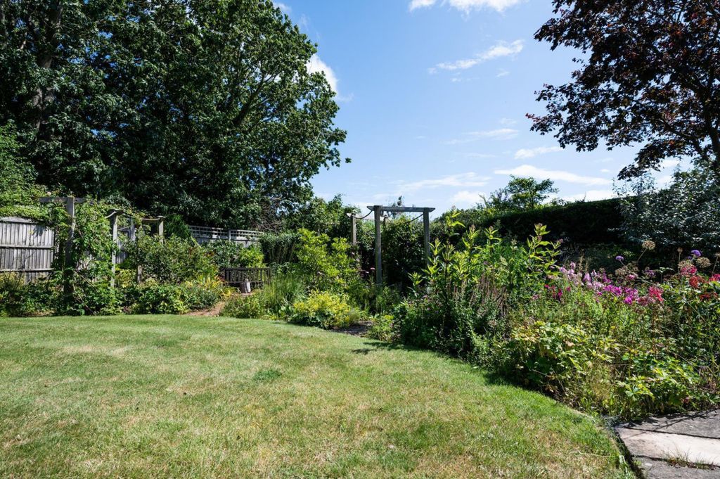 Property photo 3 of 13 Garden
