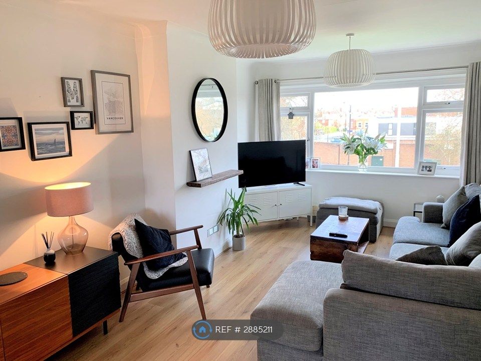 Property photo 1 of 14 Lounge