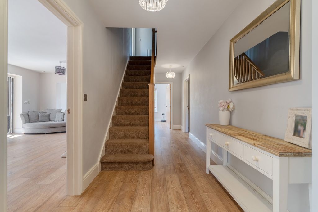 Property photo 3 of 46