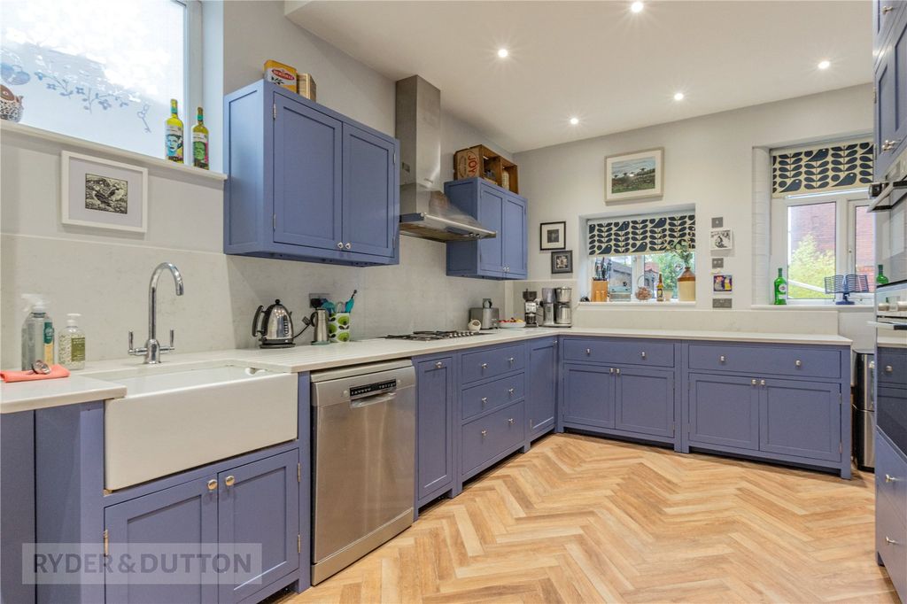 Property photo 2 of 28 Kitchen