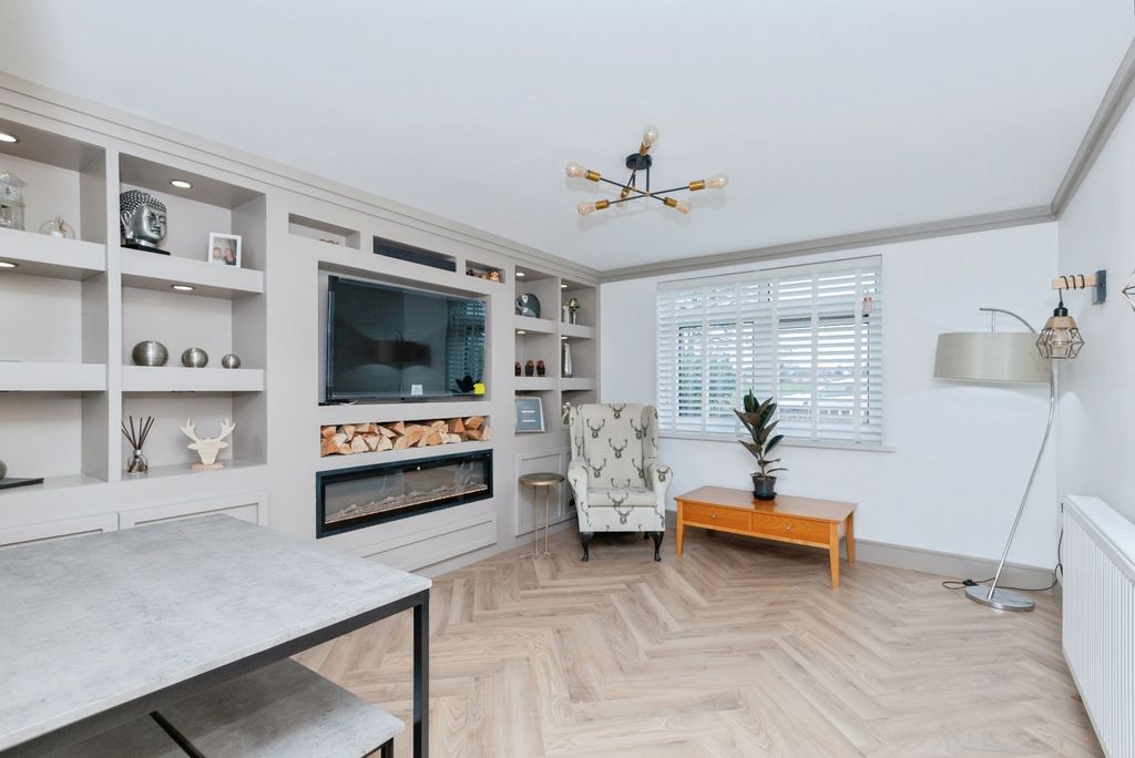 Property photo 2 of 14 Lounge