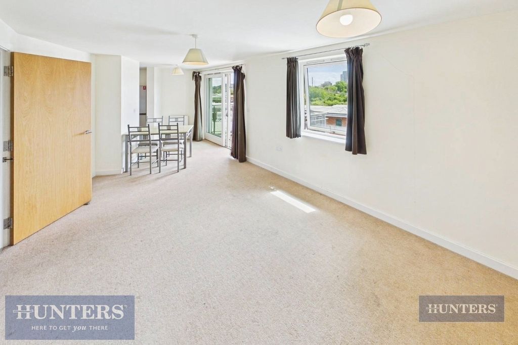 Property photo 3 of 13 Pbox-Img.Jpg