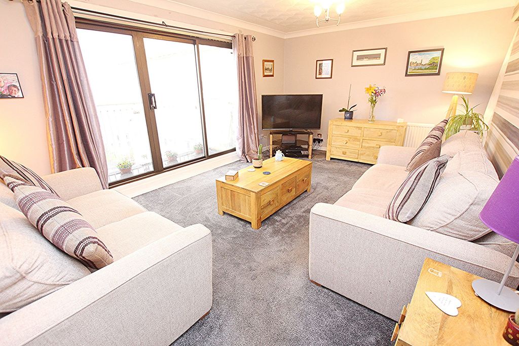 Property photo 2 of 13 Lounge