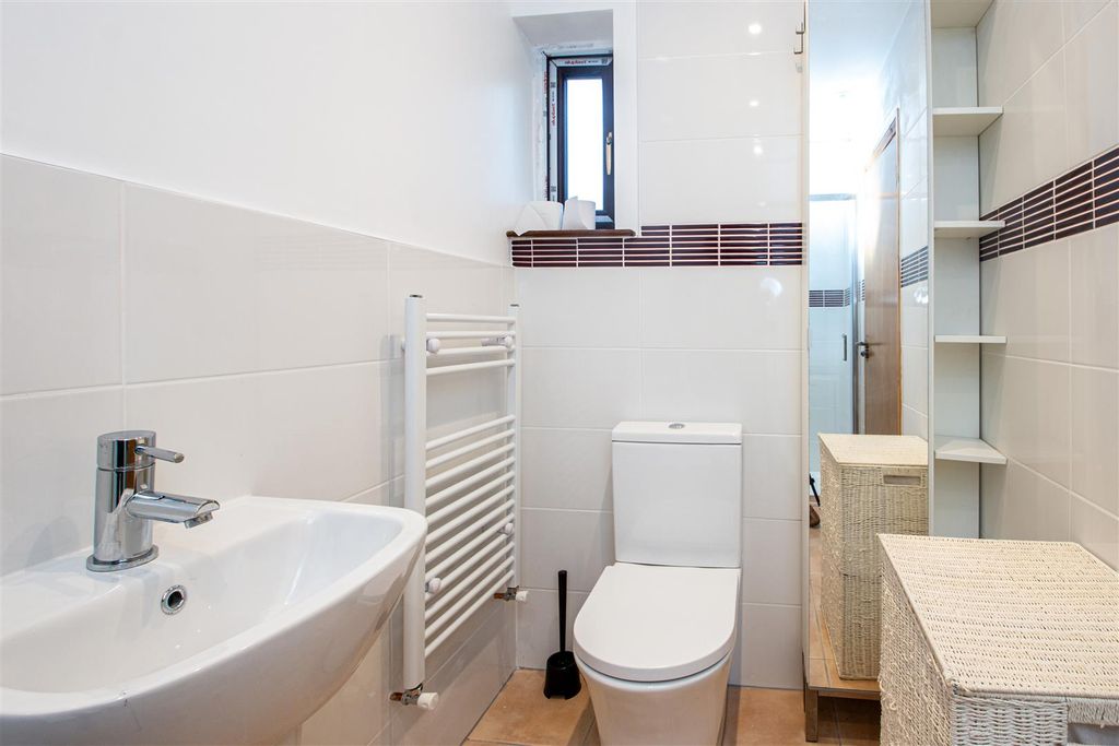 Property photo 3 of 11 First Floor Studios_8.Jpg