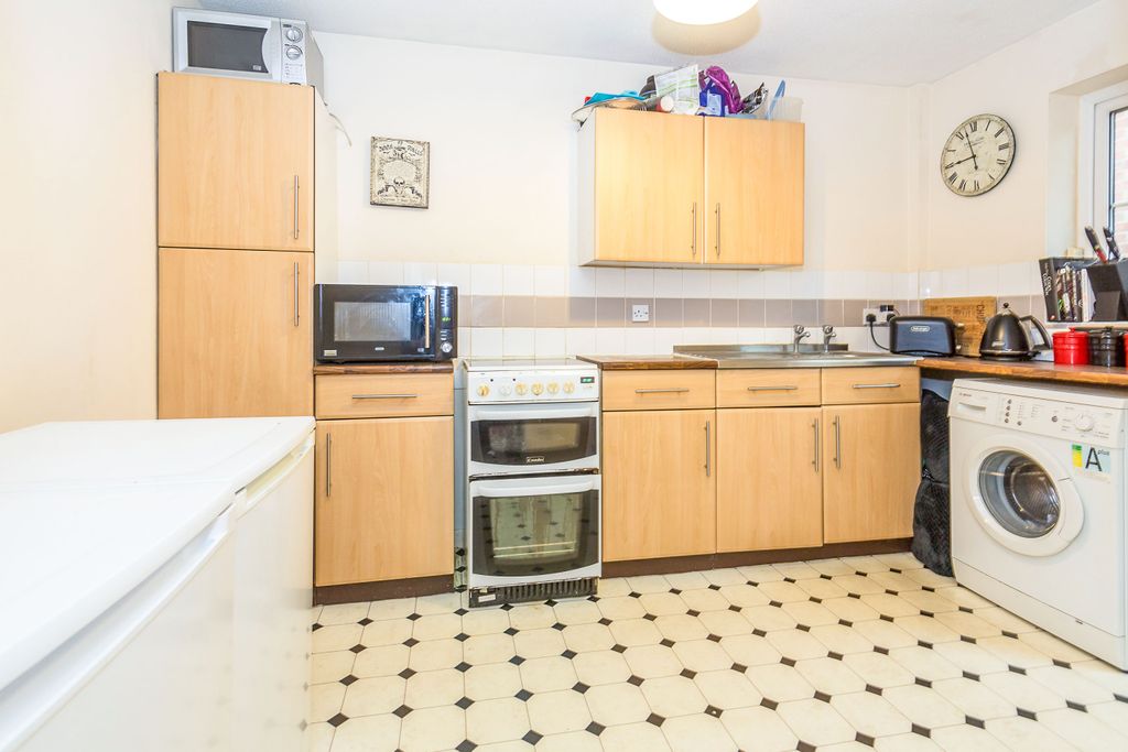 Property photo 2 of 9 Kitchen B.Jpg