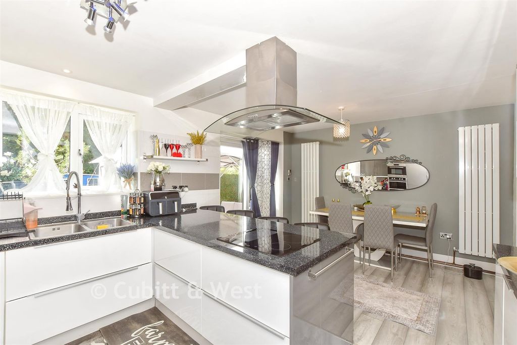 Property photo 1 of 11 Kitchen/ Diner