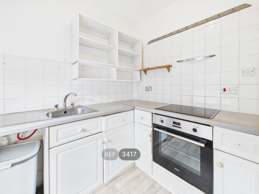 Property photo 3 of 9 Kitchen