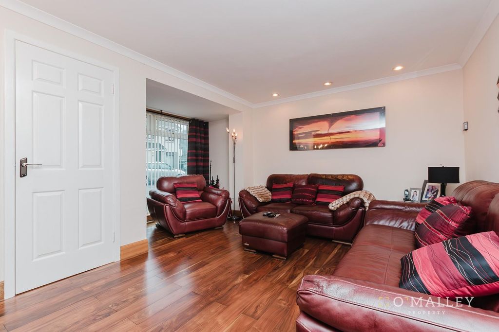 Property photo 2 of 12 Lounge