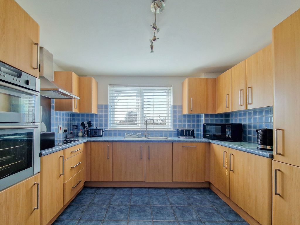 Property photo 3 of 21